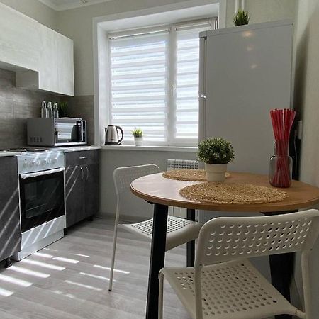 Seafront apartment Pavlodar Esterno foto